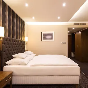 https://szonyi-garden-hotel-pest.inbudapesthotels.com
